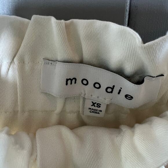 Moodie Women's Cream Cotton Short Size XS - Picture 5 of 6
